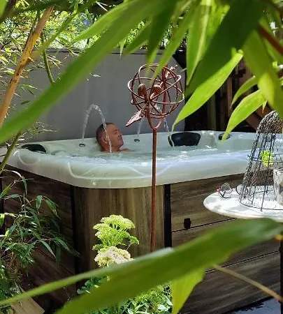 La Du Bon Chemin ,spa Guest house *